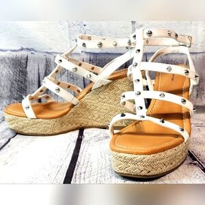 NWOT- Time & Tru-Memory Foam, espadrille sandal with spike detail, 9W, white/tan